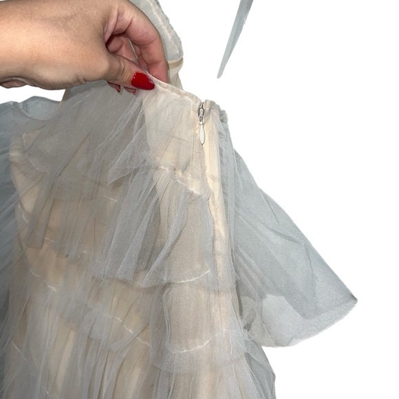 The Bar Henri Tiered Gown Blanc - Picture 5 of 10